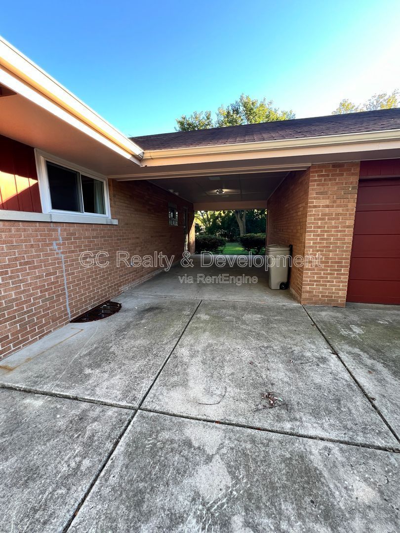 ***  COMING SOON 4/15/26! / 1/2 ACRE LOT / HUGE LIVABLE BASEMENT / STAINLESS APPL / 3BDRM-2BTH *** property image