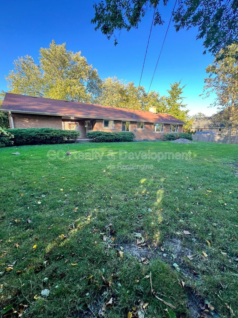 ***  COMING SOON 4/15/26! / 1/2 ACRE LOT / HUGE LIVABLE BASEMENT / STAINLESS APPL / 3BDRM-2BTH *** property image