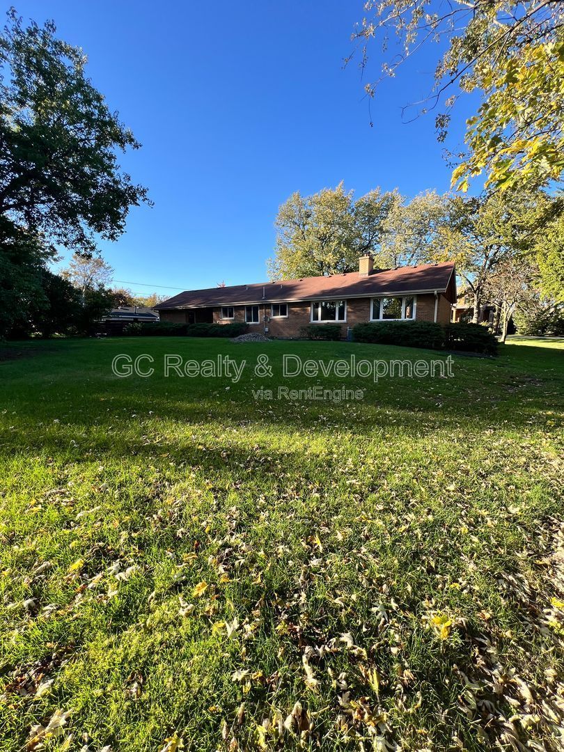 ***  COMING SOON 4/15/26! / 1/2 ACRE LOT / HUGE LIVABLE BASEMENT / STAINLESS APPL / 3BDRM-2BTH *** property image