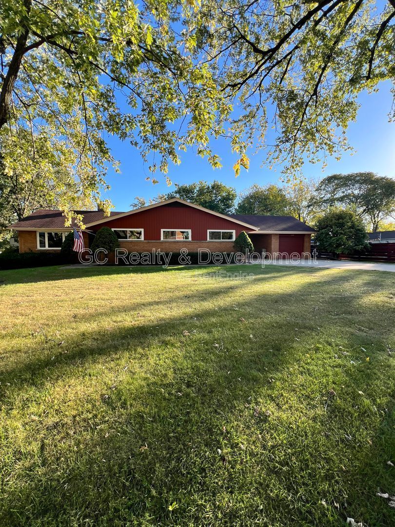 ***  COMING SOON 4/15/26! / 1/2 ACRE LOT / HUGE LIVABLE BASEMENT / STAINLESS APPL / 3BDRM-2BTH *** property image