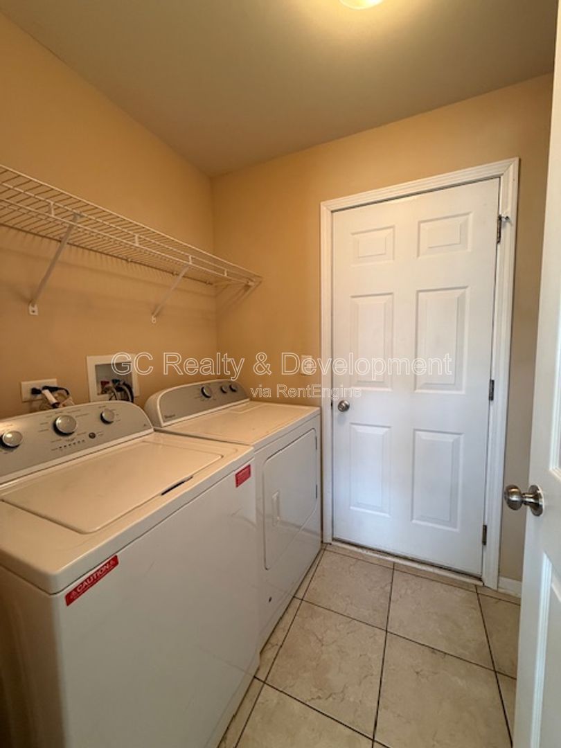 *** 3 BDRM - 2.5 BTH / RECENTLY UPDATED / ATTACHED GARAGE / LRG CLOSETS / PET FRIENDLY *** property image