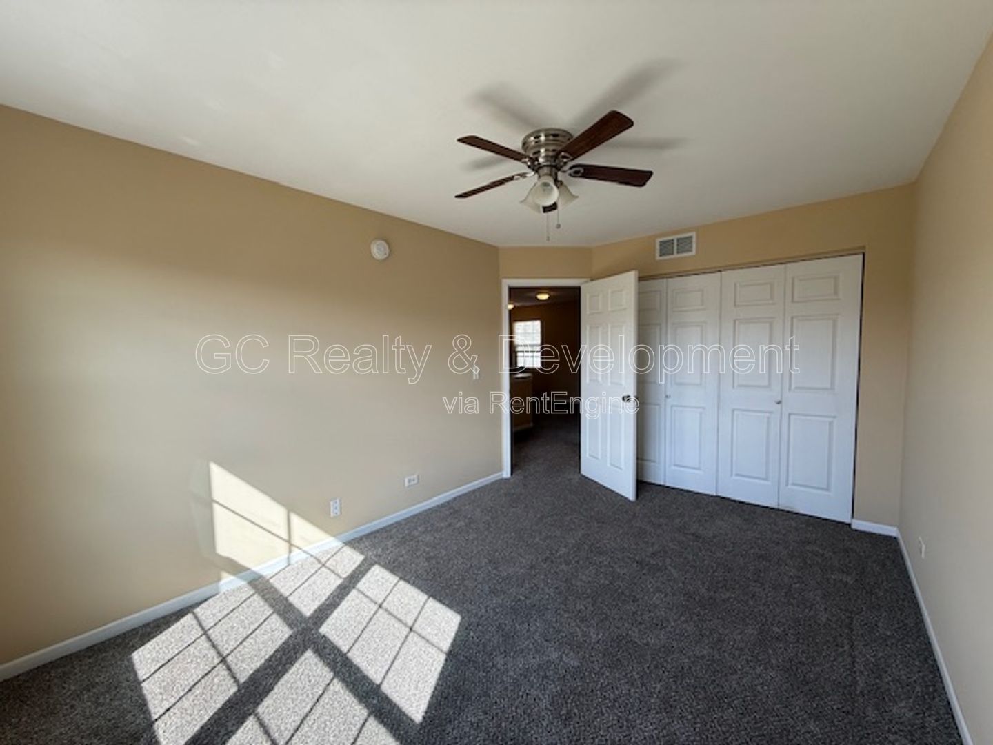 *** 3 BDRM - 2.5 BTH / RECENTLY UPDATED / ATTACHED GARAGE / LRG CLOSETS / PET FRIENDLY *** property image