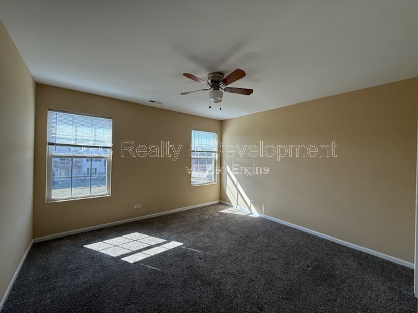 *** 3 BDRM - 2.5 BTH / RECENTLY UPDATED / ATTACHED GARAGE / LRG CLOSETS / PET FRIENDLY *** property image