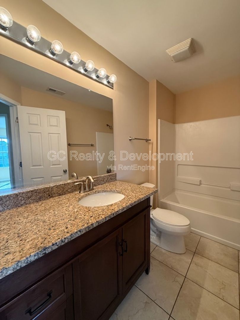 *** 3 BDRM - 2.5 BTH / RECENTLY UPDATED / ATTACHED GARAGE / LRG CLOSETS / PET FRIENDLY *** property image