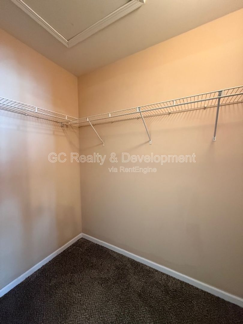 *** 3 BDRM - 2.5 BTH / RECENTLY UPDATED / ATTACHED GARAGE / LRG CLOSETS / PET FRIENDLY *** property image