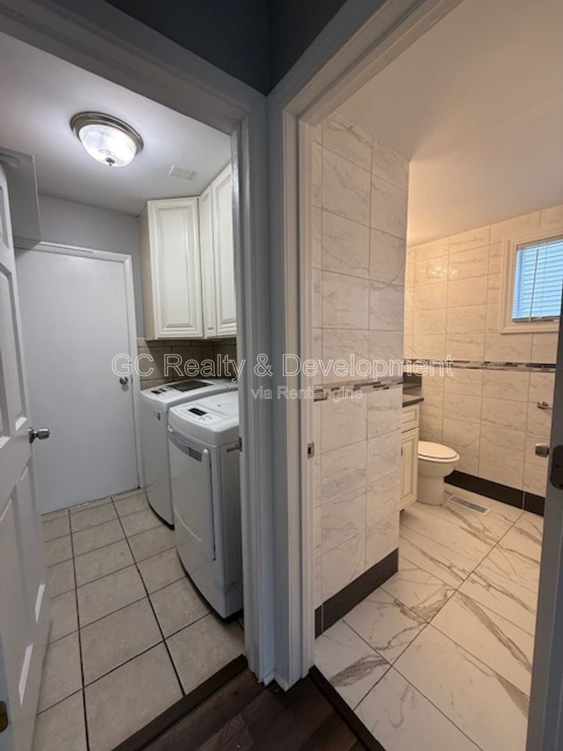 *** 4 BDRM - 2.5 BTH / RECENTLY UPDATED / LOFT LAYOUT / PET FRIENDLY / REAR PATIO W GAZEBO *** property image