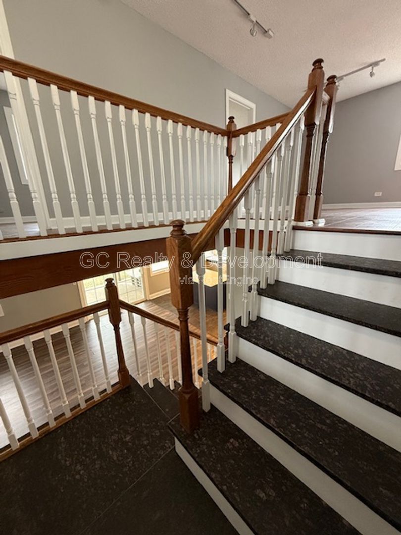 *** 4 BDRM - 2.5 BTH / RECENTLY UPDATED / LOFT LAYOUT / PET FRIENDLY / REAR PATIO W GAZEBO *** property image