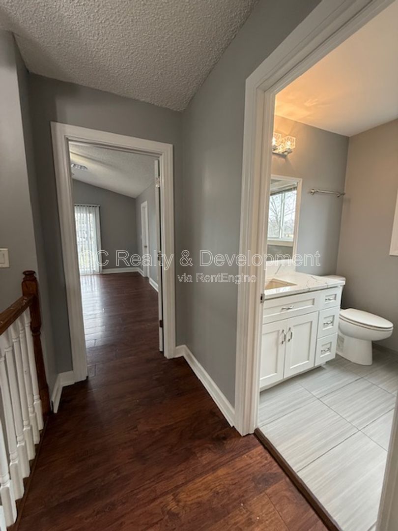 *** 4 BDRM - 2.5 BTH / RECENTLY UPDATED / LOFT LAYOUT / PET FRIENDLY / REAR PATIO W GAZEBO *** property image