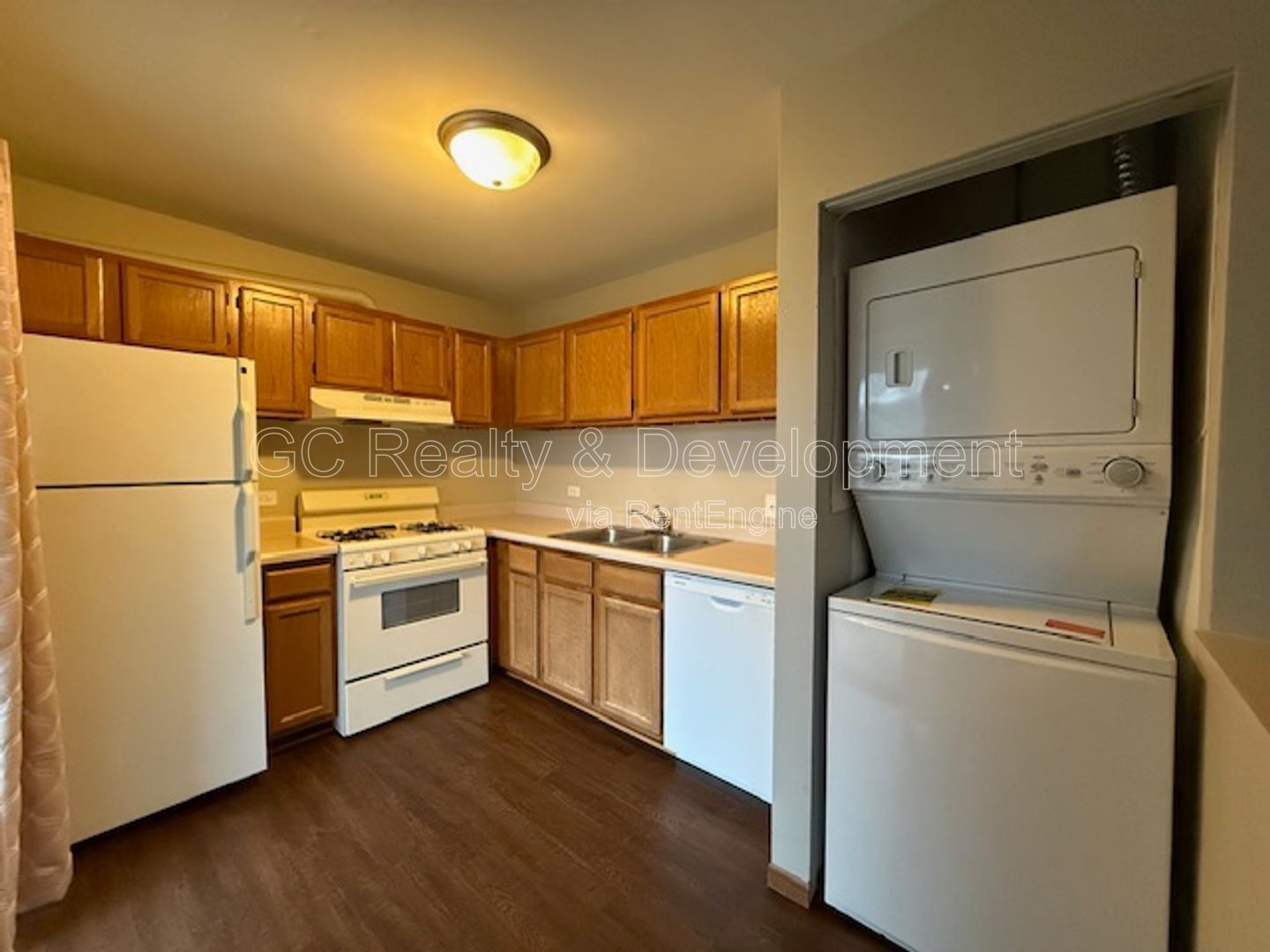 *** 2 BDRM / LAUNDRY IN UNIT / ATTACHED GARAGE / STORAGE / BALCONY *** property image