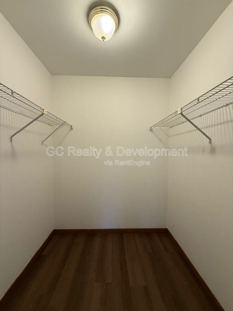 *** 2 BDRM / LAUNDRY IN UNIT / ATTACHED GARAGE / STORAGE / BALCONY *** property image