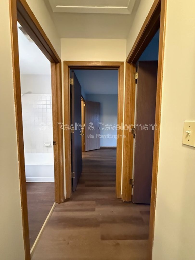 *** 2 BDRM / LAUNDRY IN UNIT / ATTACHED GARAGE / STORAGE / BALCONY *** property image