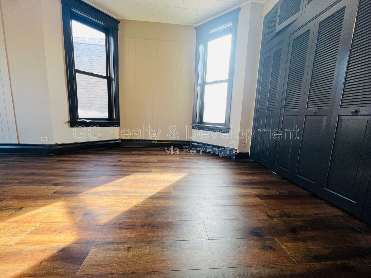 *** COMING SOON 4/15/26! / 2ND FLOOR UNIT / W&D ON SITE / OFFICE/DEN SPACE / PET FRIENDLY / COMMUTER FRIENDLY *** property image