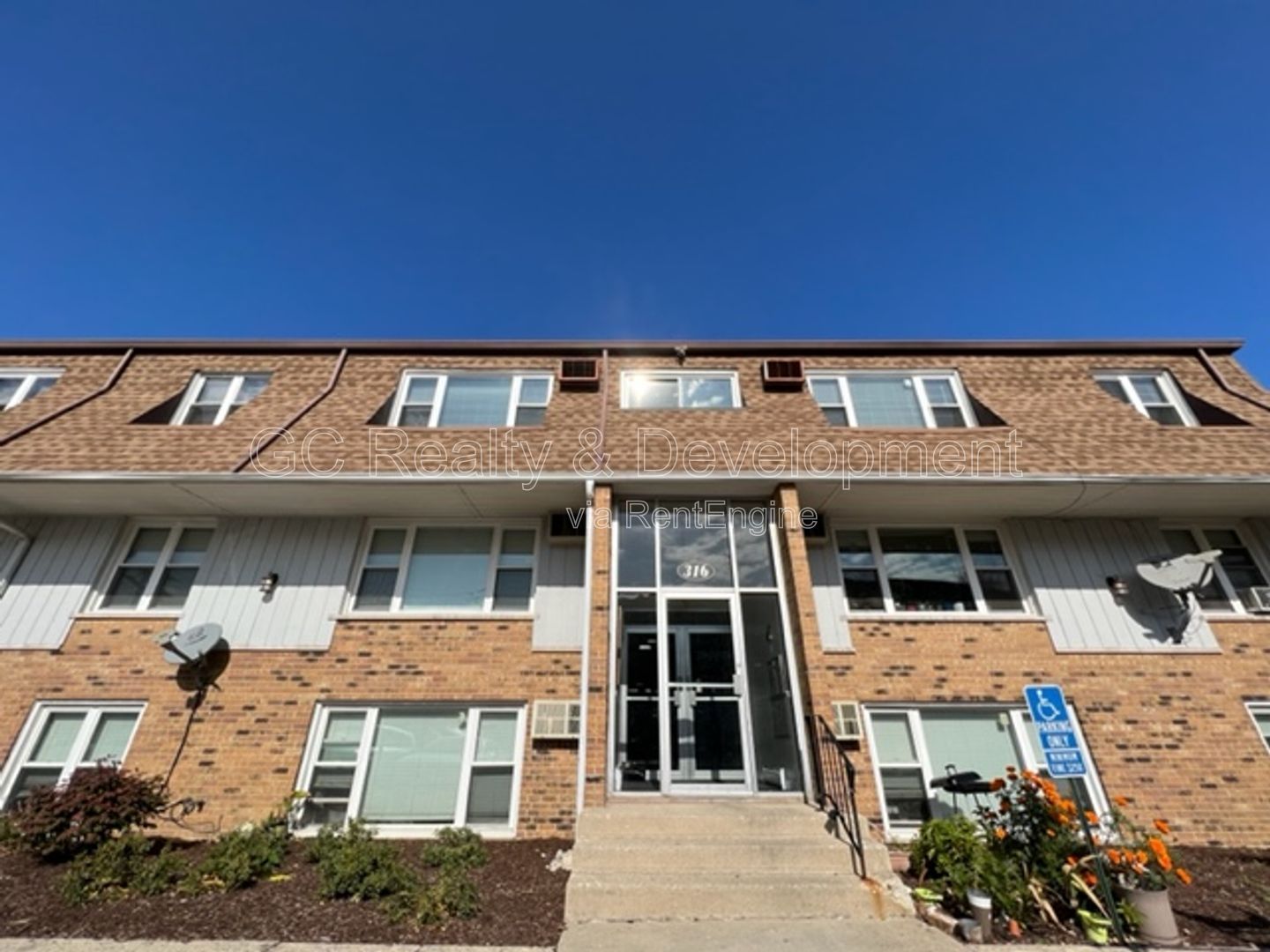 *** COMING SOON 4/15/26! / HEAT INCL / LARGE 1 BEDROOM / PAY ELECTRIC ONLY / LAUNDRY ON SITE *** property image