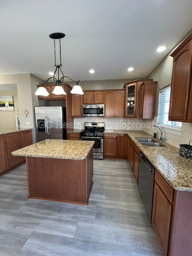 *** COMING SOON 5/15/26! / 3 BDRM - 2.5 BTH / FIN BSMT / SS APPL / LRG CLOSETS / CLUBHOUSE ACCESS *** property image