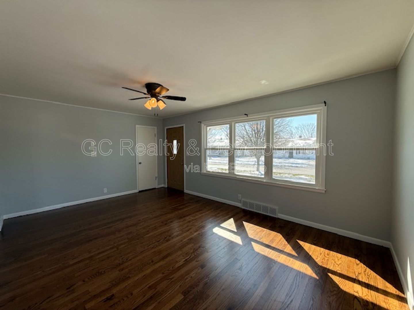 ***2 BDRM / BASEMENT / DETACHED GARAGE / RECENTLY UPDATED / HARDWOOD FLOORS *** property image