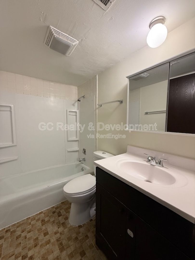 *** 2 BDRM / 2 PARKING SPOTS / STORAGE UNIT / CENTRAL AC / ONLY PAY ELECTRIC *** property image