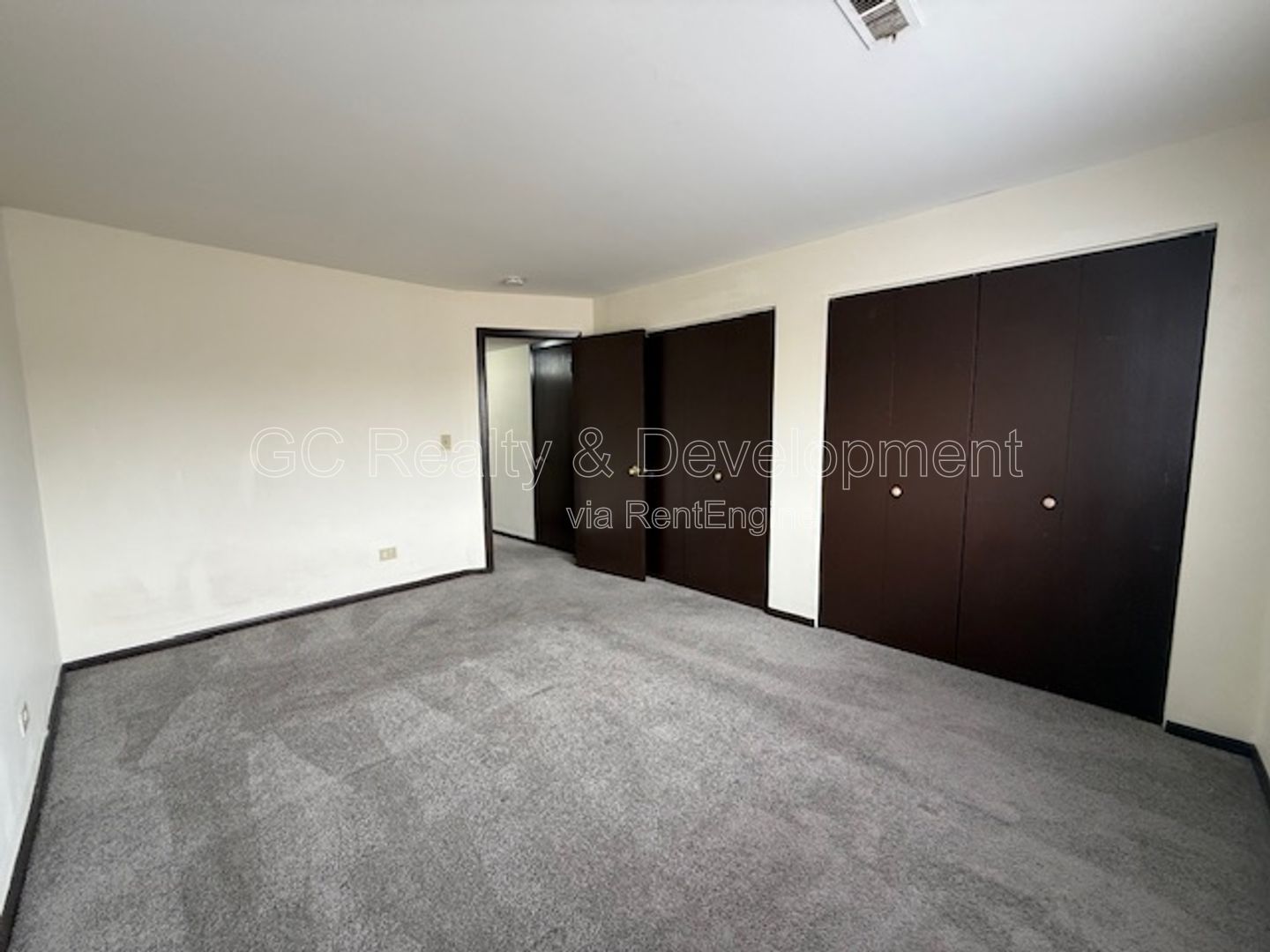 *** 2 BDRM / 2 PARKING SPOTS / STORAGE UNIT / CENTRAL AC / ONLY PAY ELECTRIC *** property image