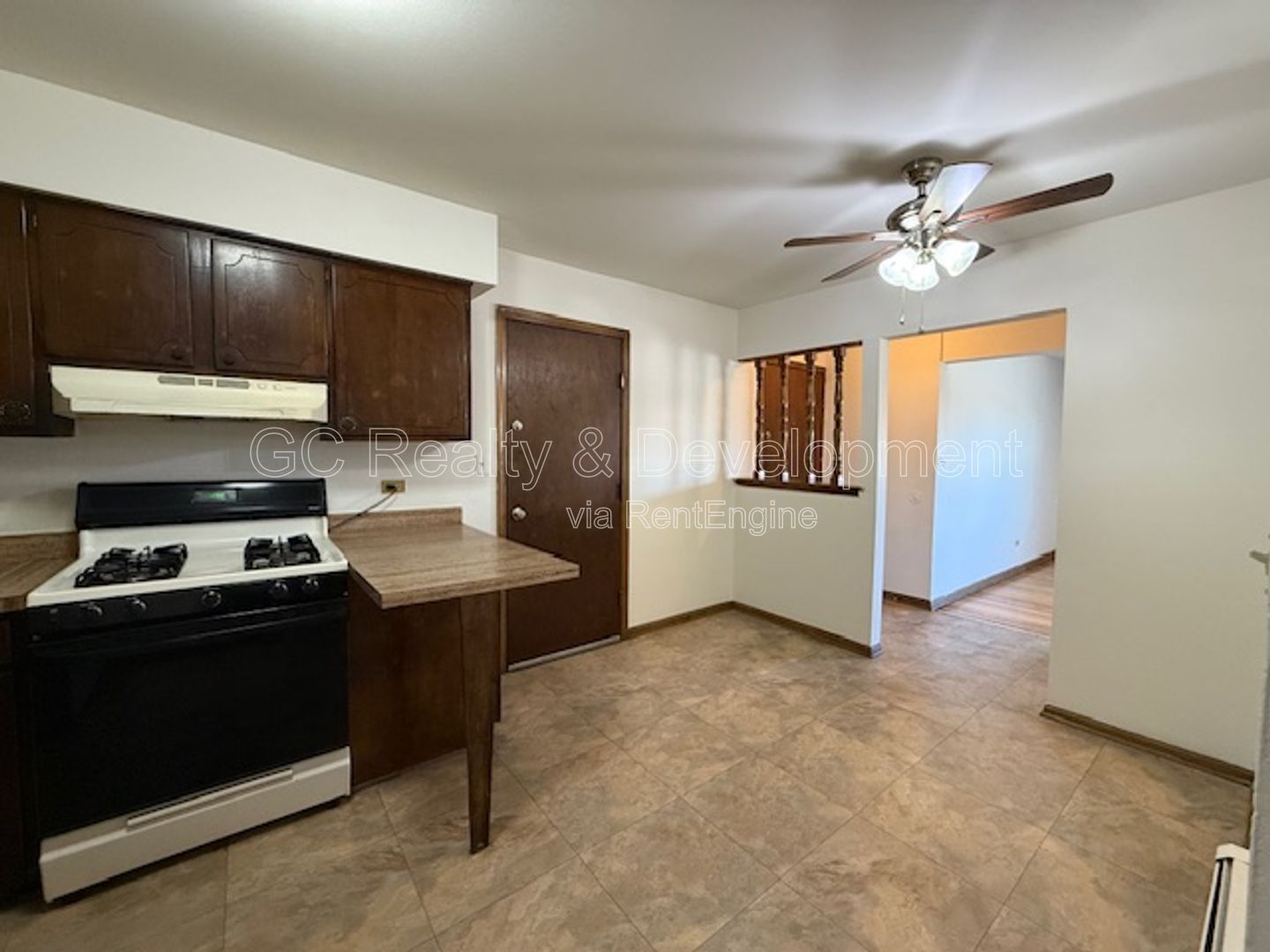 *** 2 BDRM / ASSIGNED PARKING / STORAGE UNIT / ONLY PAY ELECTRIC / ON SITE LAUNDRY *** property image