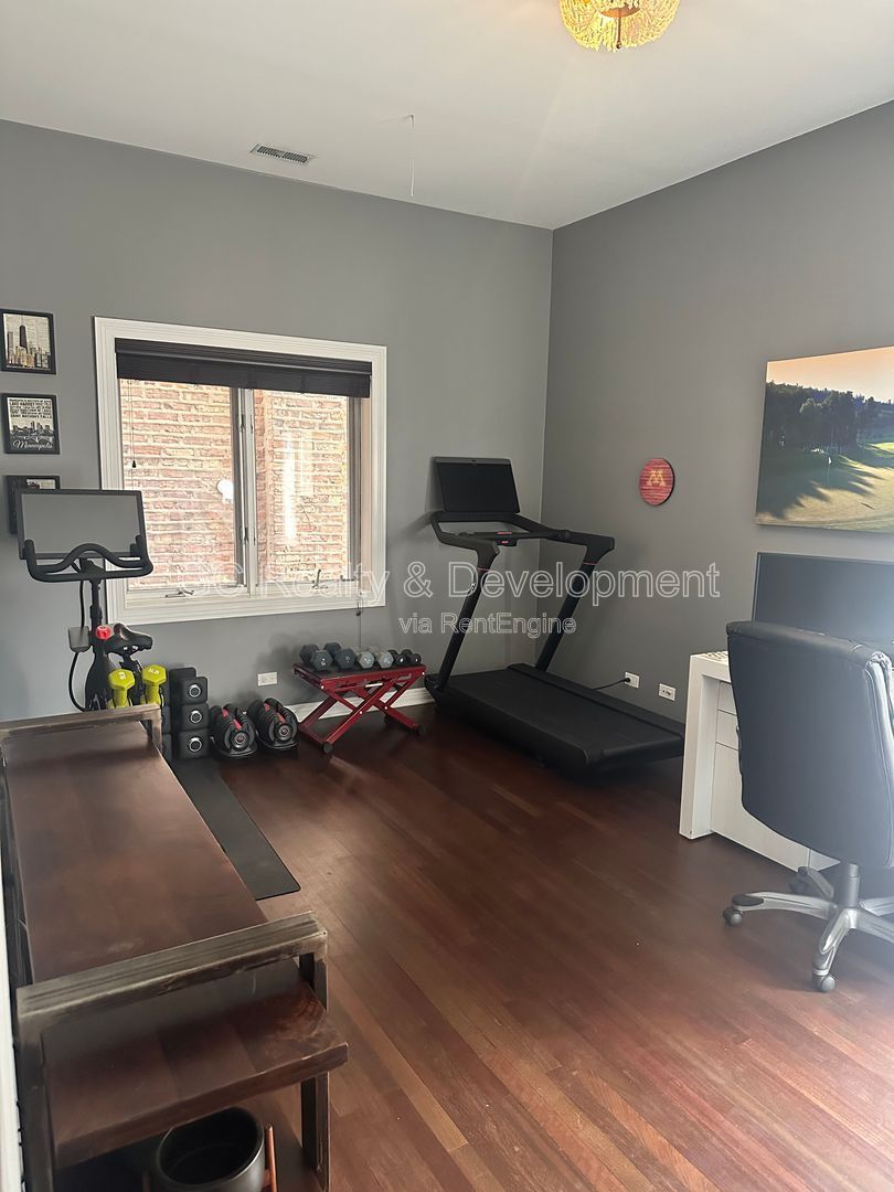 *** UKRAINIAN VILLAGE / 3 BDRM - 2 BTH / 1500+ SQFT / LUXURIOUS BALCONYS / HEATED GARAGE *** property image