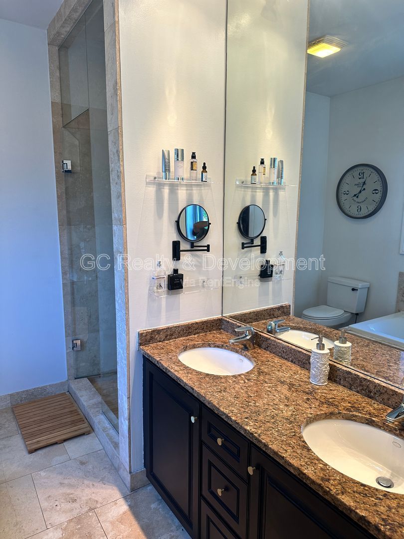 *** UKRAINIAN VILLAGE / 3 BDRM - 2 BTH / 1500+ SQFT / LUXURIOUS BALCONYS / HEATED GARAGE *** property image