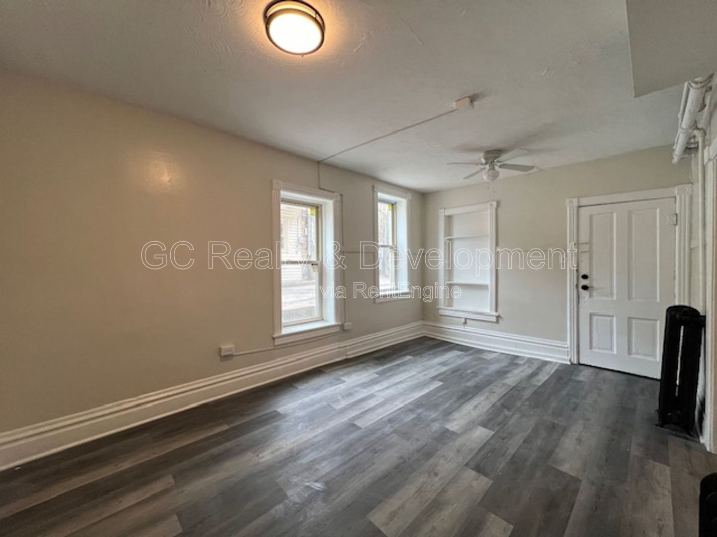 *** DOWNTOWN ELGIN GROUND LEVEL UNIT / 1 BDRM - 1 BTH / APPL INCL  *** property image