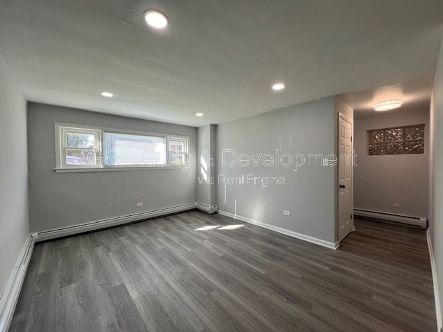 *** BERWYN / FULLY UPDATED / 2 BDRM - 1 BTH / SS APPL INCL/ COIN LAUNDRY IN BUILDING *** property image