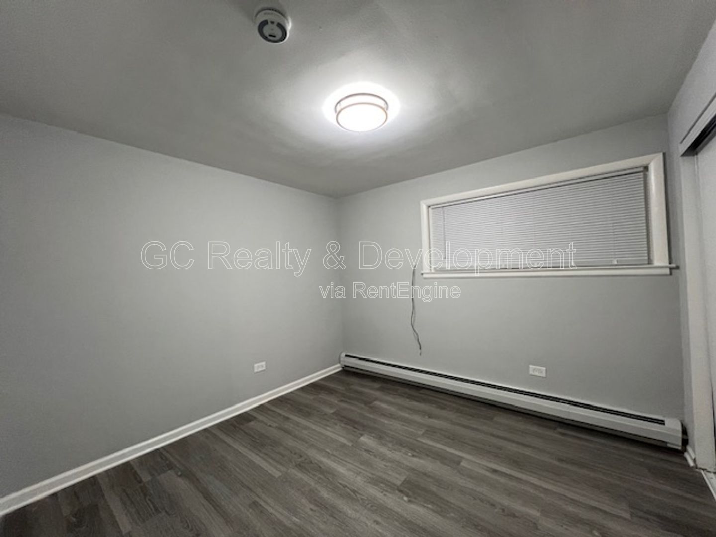 *** BERWYN / FULLY UPDATED / 2 BDRM - 1 BTH / SS APPL INCL/ COIN LAUNDRY IN BUILDING *** property image