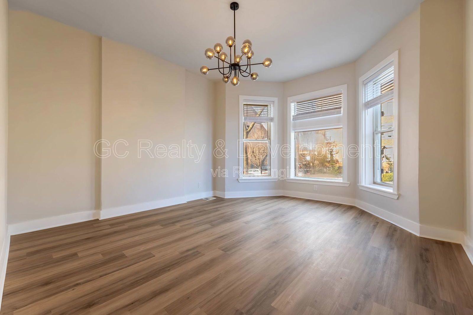 *** IN UNIT LAUNDRY / NEW KITCHEN & BATH / SS APPL / 12 FT CEILINGS / CENTRAL AC *** property image