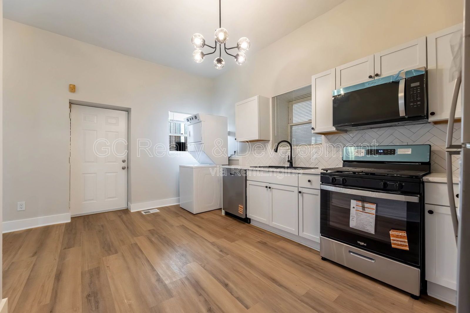 *** IN UNIT LAUNDRY / NEW KITCHEN & BATH / SS APPL / 12 FT CEILINGS / CENTRAL AC *** property image