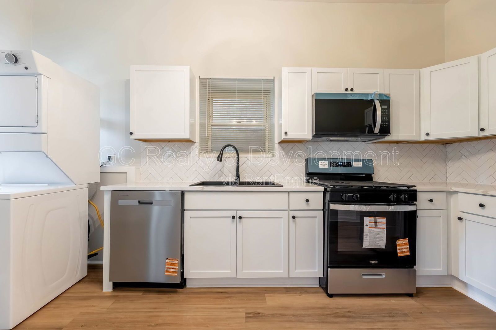 *** IN UNIT LAUNDRY / NEW KITCHEN & BATH / SS APPL / 12 FT CEILINGS / CENTRAL AC *** property image