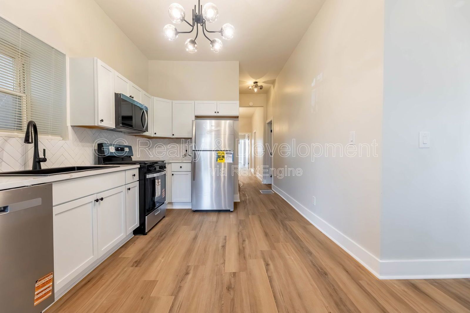 *** IN UNIT LAUNDRY / NEW KITCHEN & BATH / SS APPL / 12 FT CEILINGS / CENTRAL AC *** property image