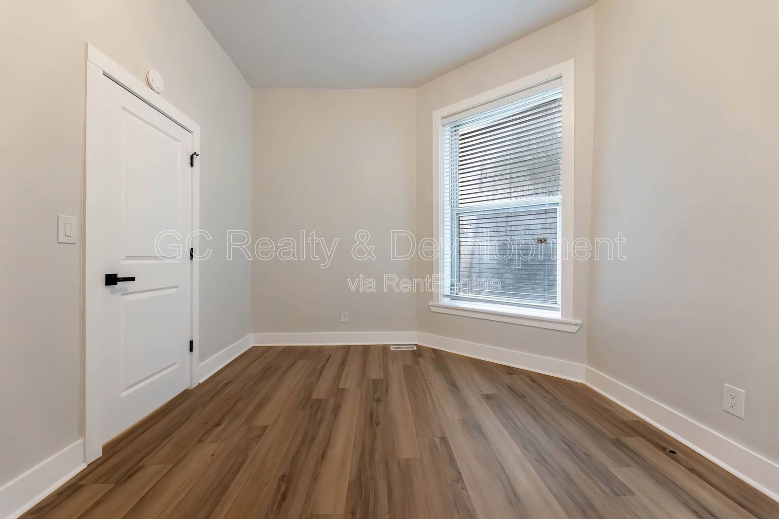 *** IN UNIT LAUNDRY / NEW KITCHEN & BATH / SS APPL / 12 FT CEILINGS / CENTRAL AC *** property image