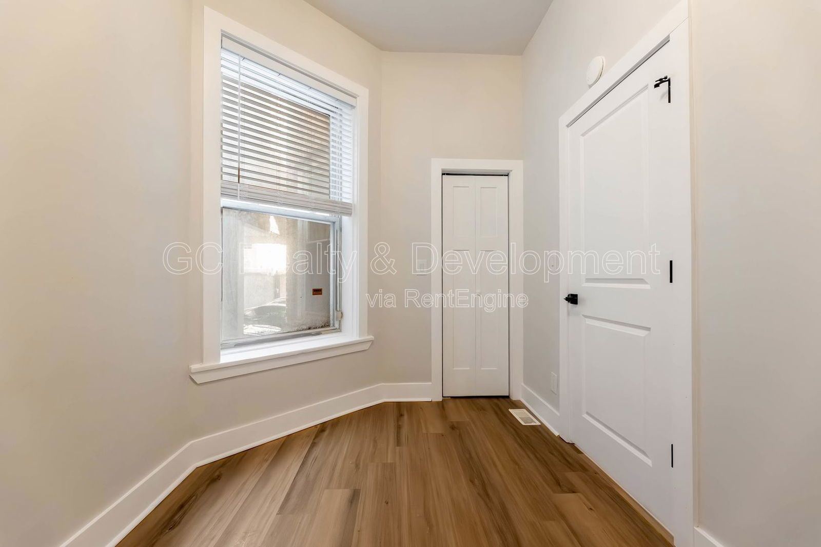 *** IN UNIT LAUNDRY / NEW KITCHEN & BATH / SS APPL / 12 FT CEILINGS / CENTRAL AC *** property image