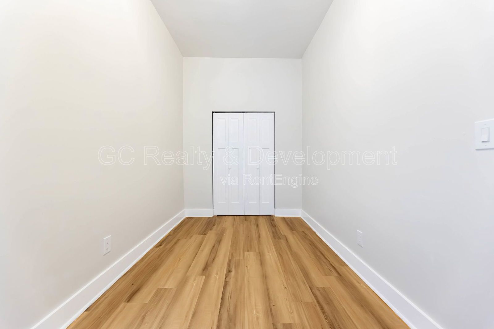 *** IN UNIT LAUNDRY / NEW KITCHEN & BATH / SS APPL / 12 FT CEILINGS / CENTRAL AC *** property image