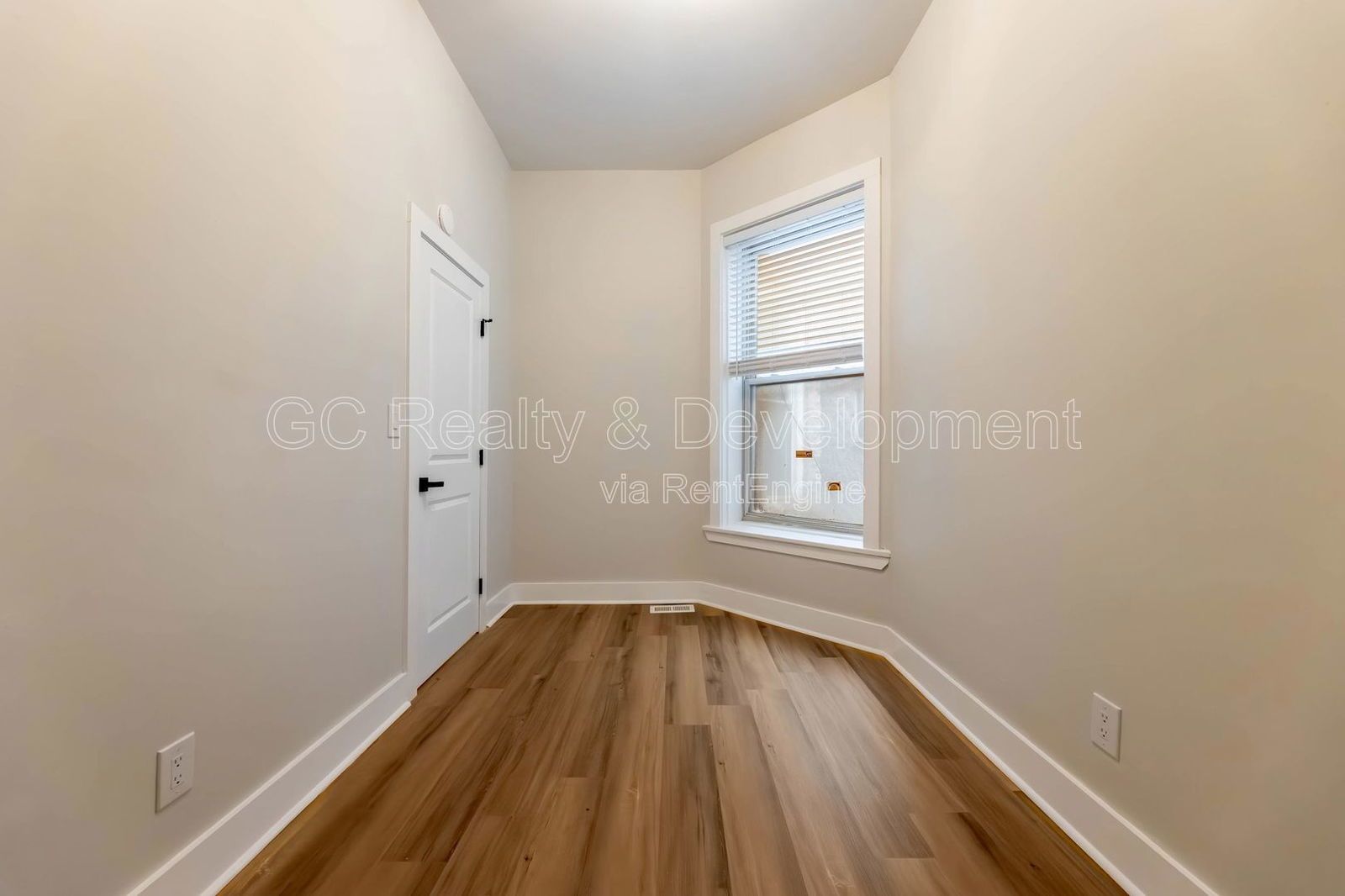 *** IN UNIT LAUNDRY / NEW KITCHEN & BATH / SS APPL / 12 FT CEILINGS / CENTRAL AC *** property image