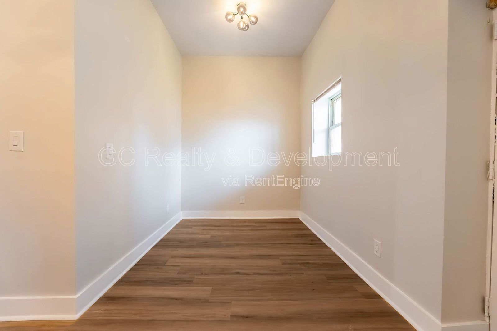 *** IN UNIT LAUNDRY / NEW KITCHEN & BATH / SS APPL / 12 FT CEILINGS / CENTRAL AC *** property image