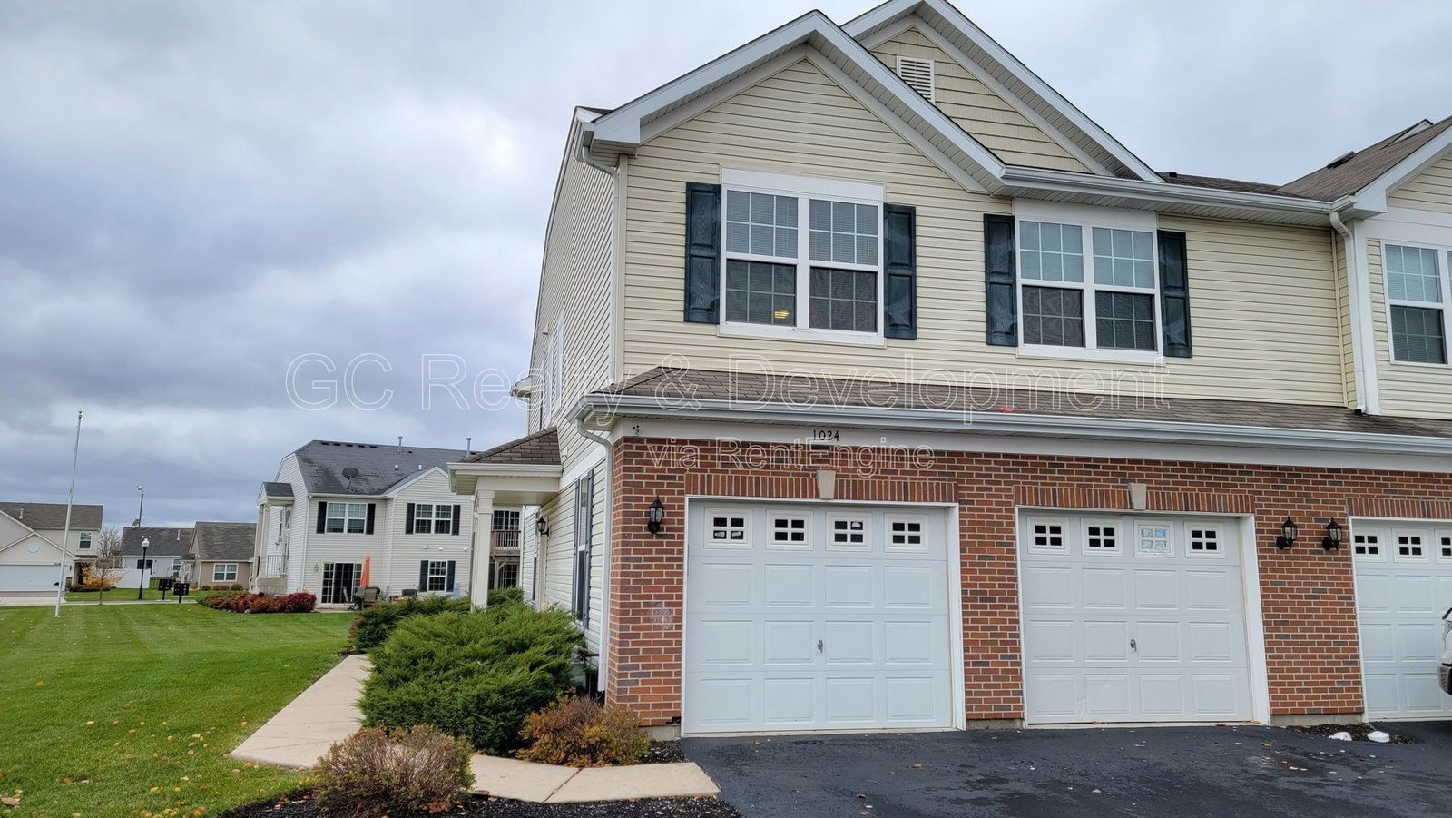 *** 3 BDRM - 2.5 BTH / PET FRIENDLY / RECENTLY UPDATED / ATTACHED GARAGE *** property image