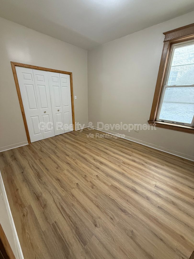 *** 2 BDRM - 1 BTH / 1 PARKING SPOT / WALK TO TRAIN, BUS & SHOPPING *** property image