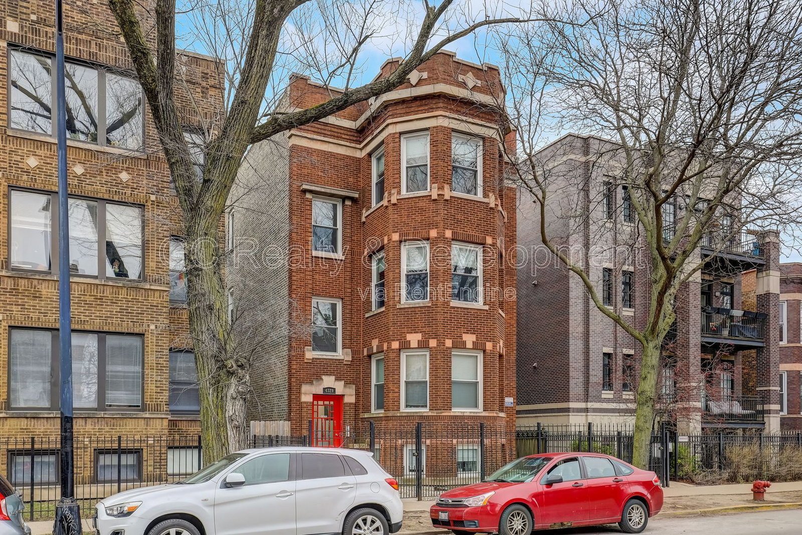*** AVAIL 5/01/26 / UPDATED 2 BDRM COACH HOUSE / PET FRIENDLY / PARKING INCL / QUARTZ & SS APPL  *** property image
