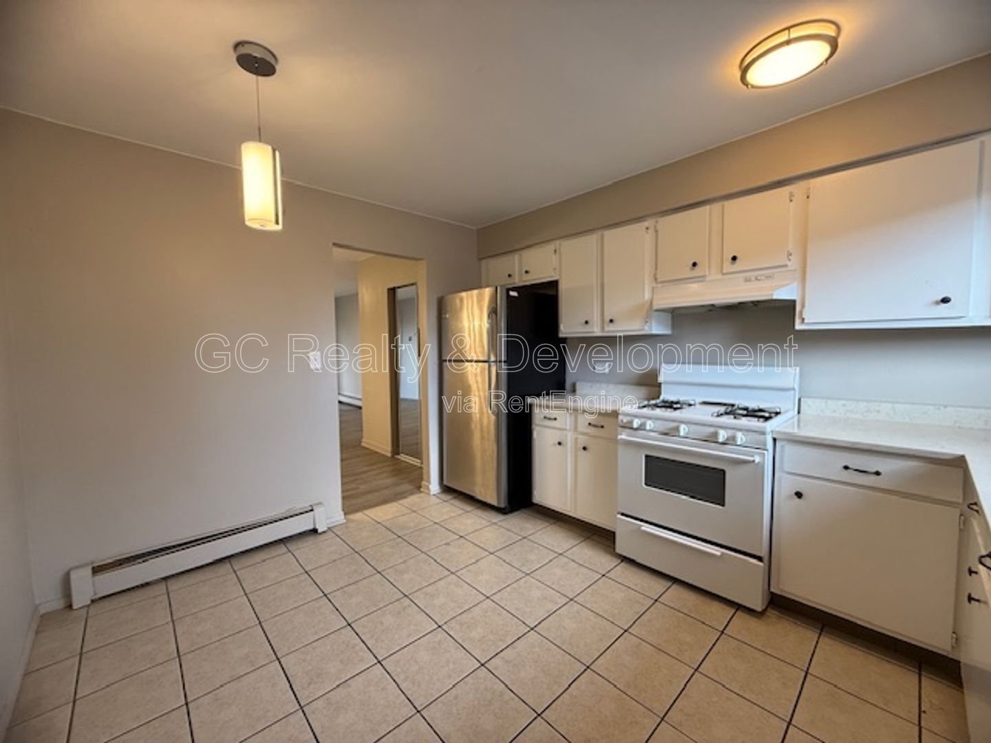 *** 2 BDRM / PARKING INCLUDED / ONLY PAY ELECTRIC / LAUNDRY ON SITE *** property image