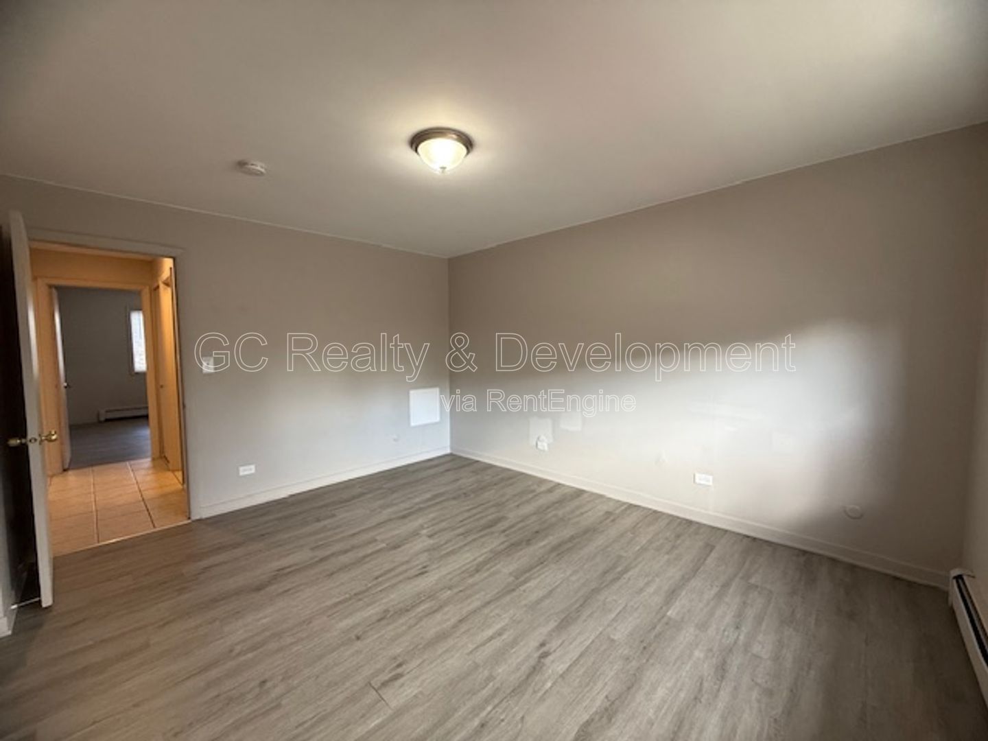 *** 2 BDRM / PARKING INCLUDED / ONLY PAY ELECTRIC / LAUNDRY ON SITE *** property image