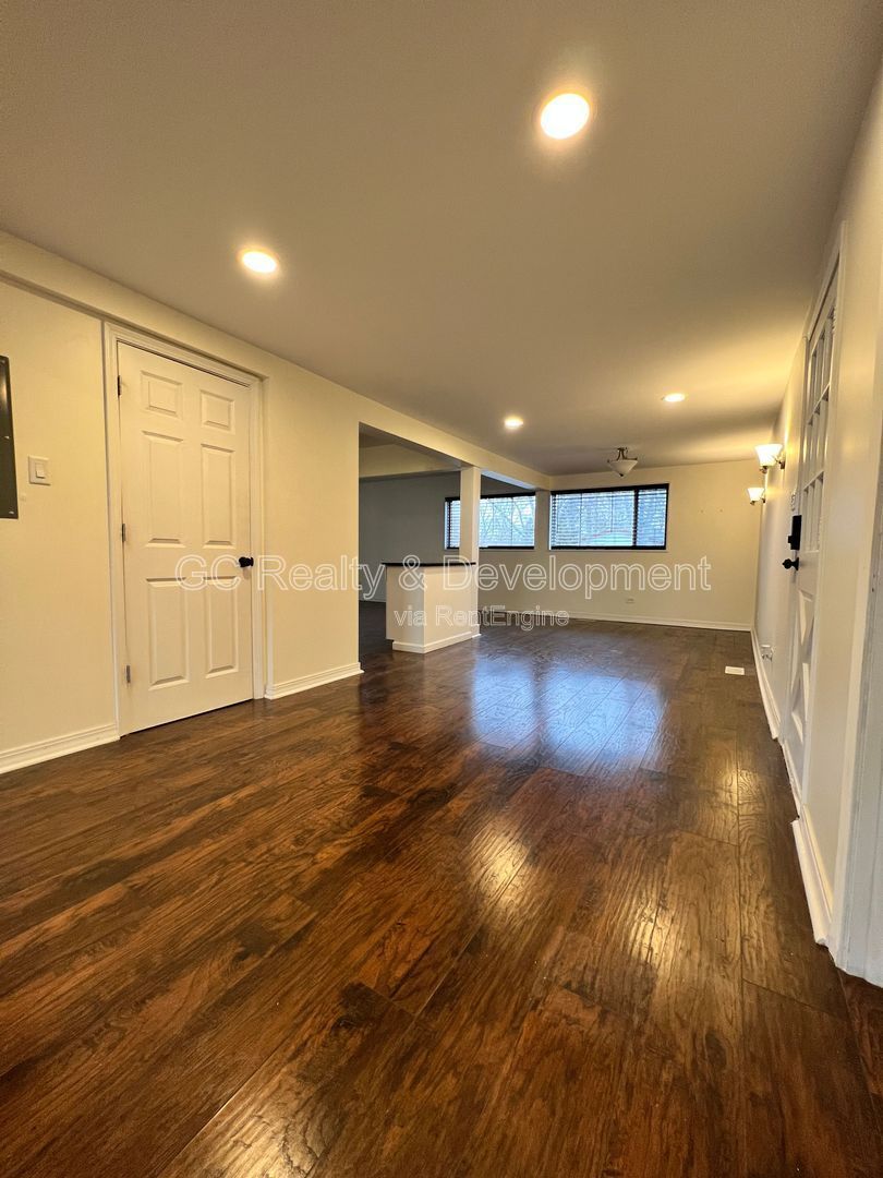 *** 3 BDRM - 2 BTH / GRANITE & SS APPL / LRG YARD / OPEN LAYOUT / DETACHED GARAGE *** property image