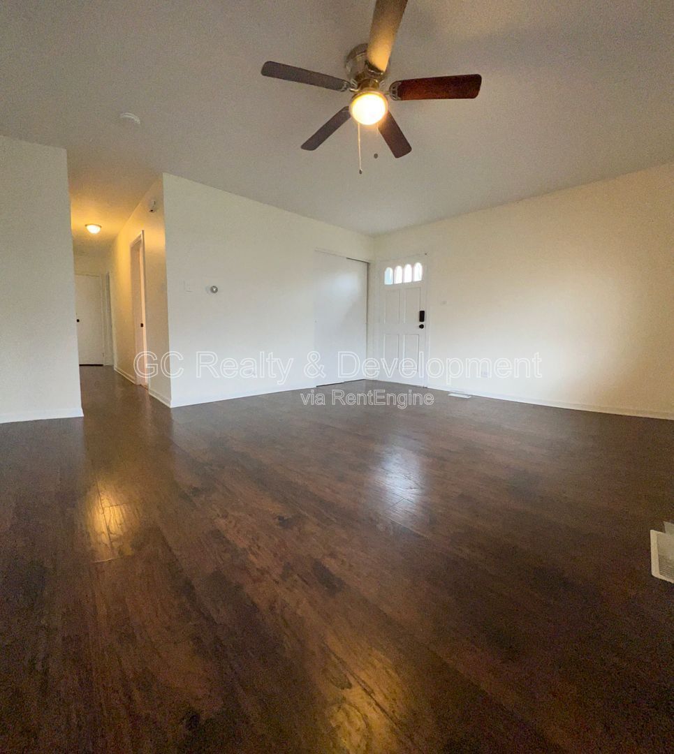 *** 3 BDRM - 2 BTH / GRANITE & SS APPL / LRG YARD / OPEN LAYOUT / DETACHED GARAGE *** property image