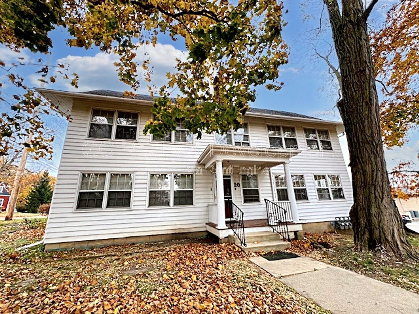 *** PRIME LOCATION - WALK TO DOWNTOWN ST. CHARLES / 1BDRM - 1 BTH / FREE LAUNDRY ON SITE *** property image