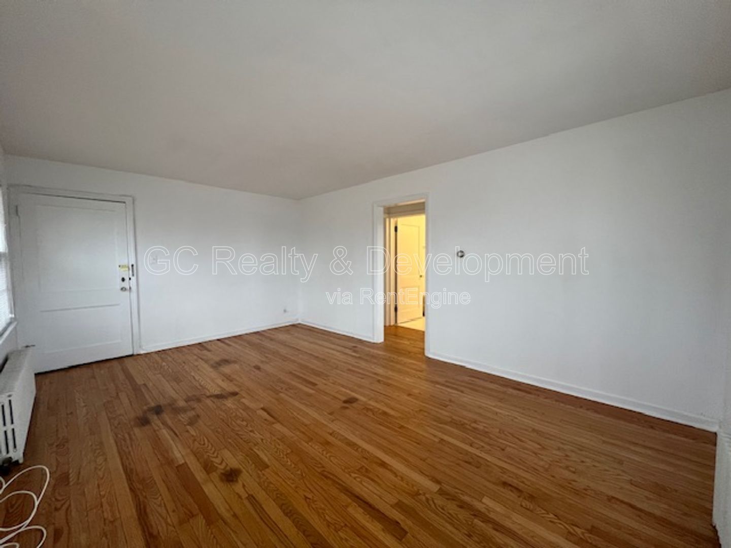 *** PRIME LOCATION - WALK TO DOWNTOWN ST. CHARLES / 1BDRM - 1 BTH / FREE LAUNDRY ON SITE *** property image