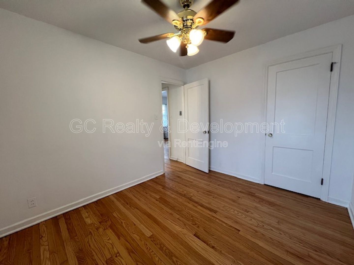 *** PRIME LOCATION - WALK TO DOWNTOWN ST. CHARLES / 1BDRM - 1 BTH / FREE LAUNDRY ON SITE *** property image
