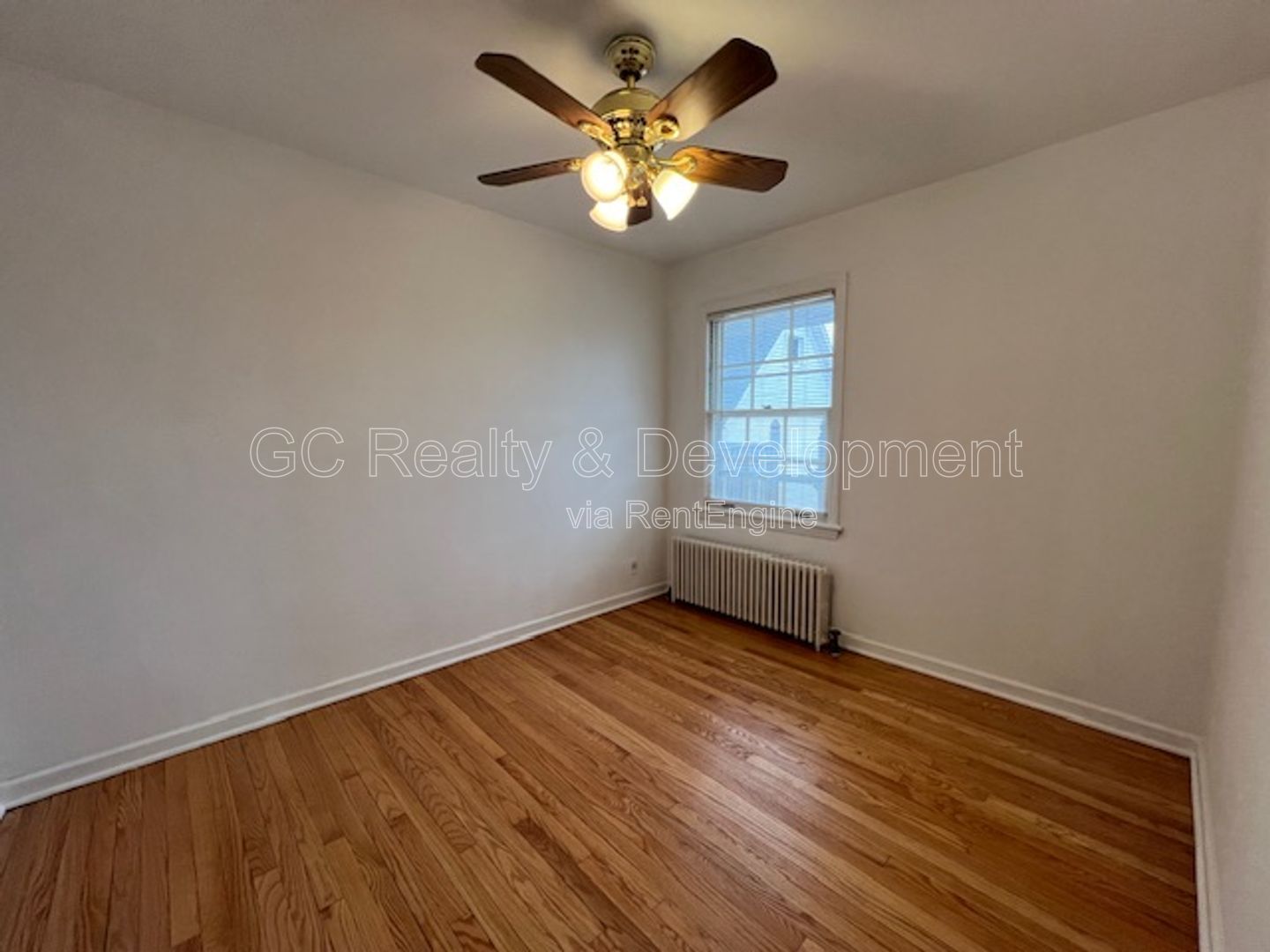 *** PRIME LOCATION - WALK TO DOWNTOWN ST. CHARLES / 1BDRM - 1 BTH / FREE LAUNDRY ON SITE *** property image
