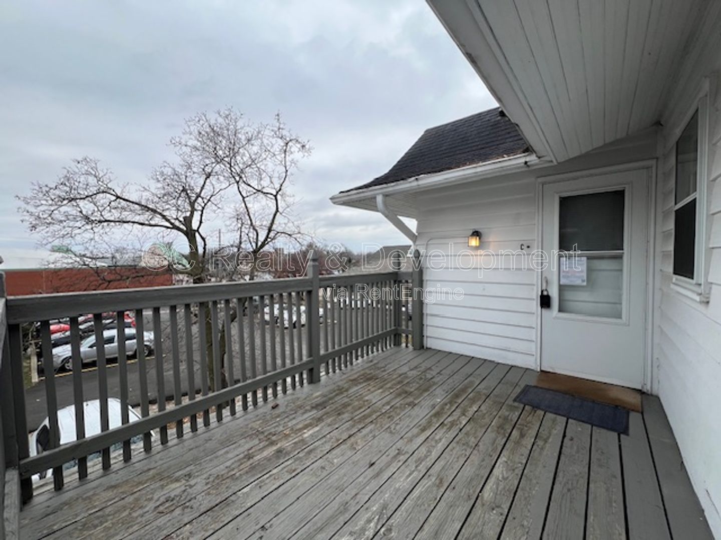 *** PRIME LOCATION - WALK TO DOWNTOWN ST. CHARLES / 1BDRM - 1 BTH / FREE LAUNDRY ON SITE *** property image