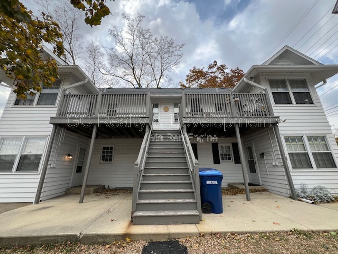 *** PRIME LOCATION - WALK TO DOWNTOWN ST. CHARLES / 1BDRM - 1 BTH / FREE LAUNDRY ON SITE *** property image