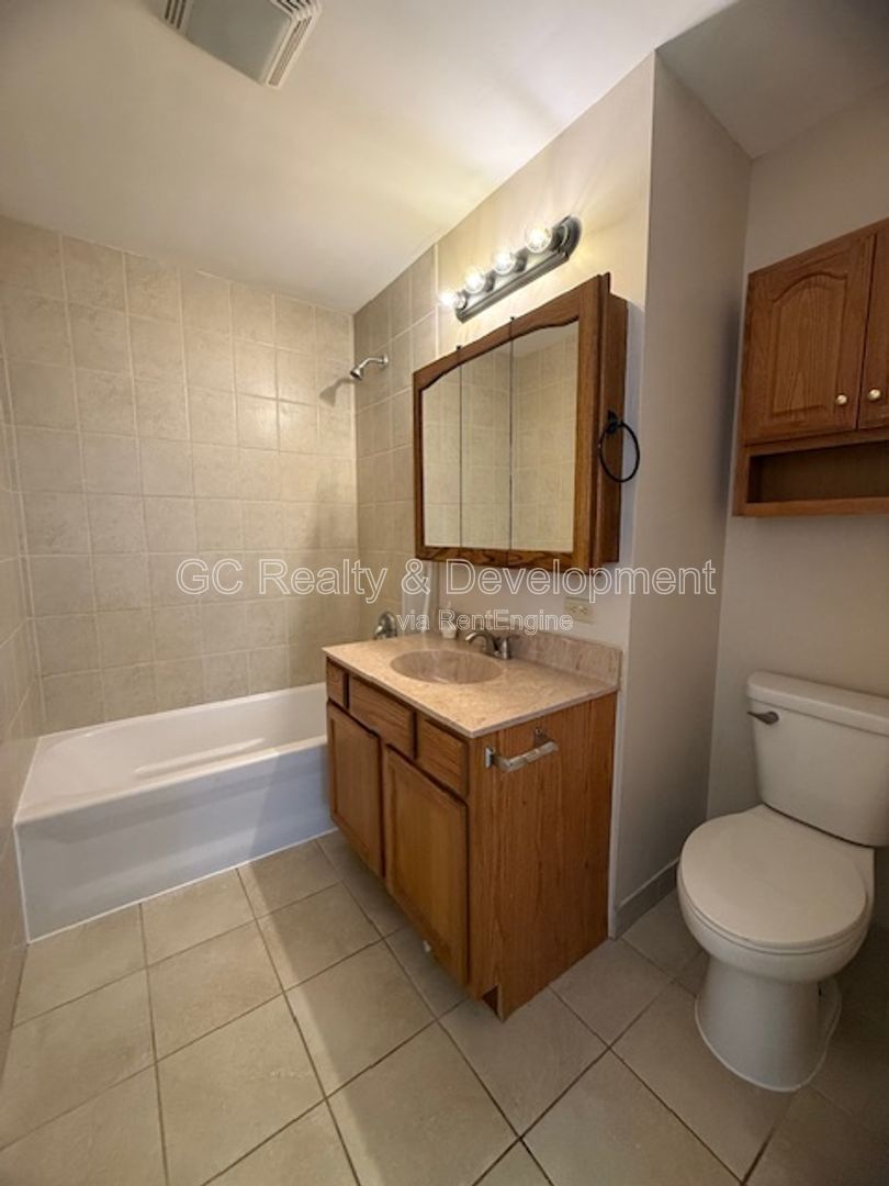 *** RECENTLY UPDATED / 3 BDRM / PET FRIENDLY / FENCED YARD / DETACHED GARAGE / CENTRAL AC *** property image